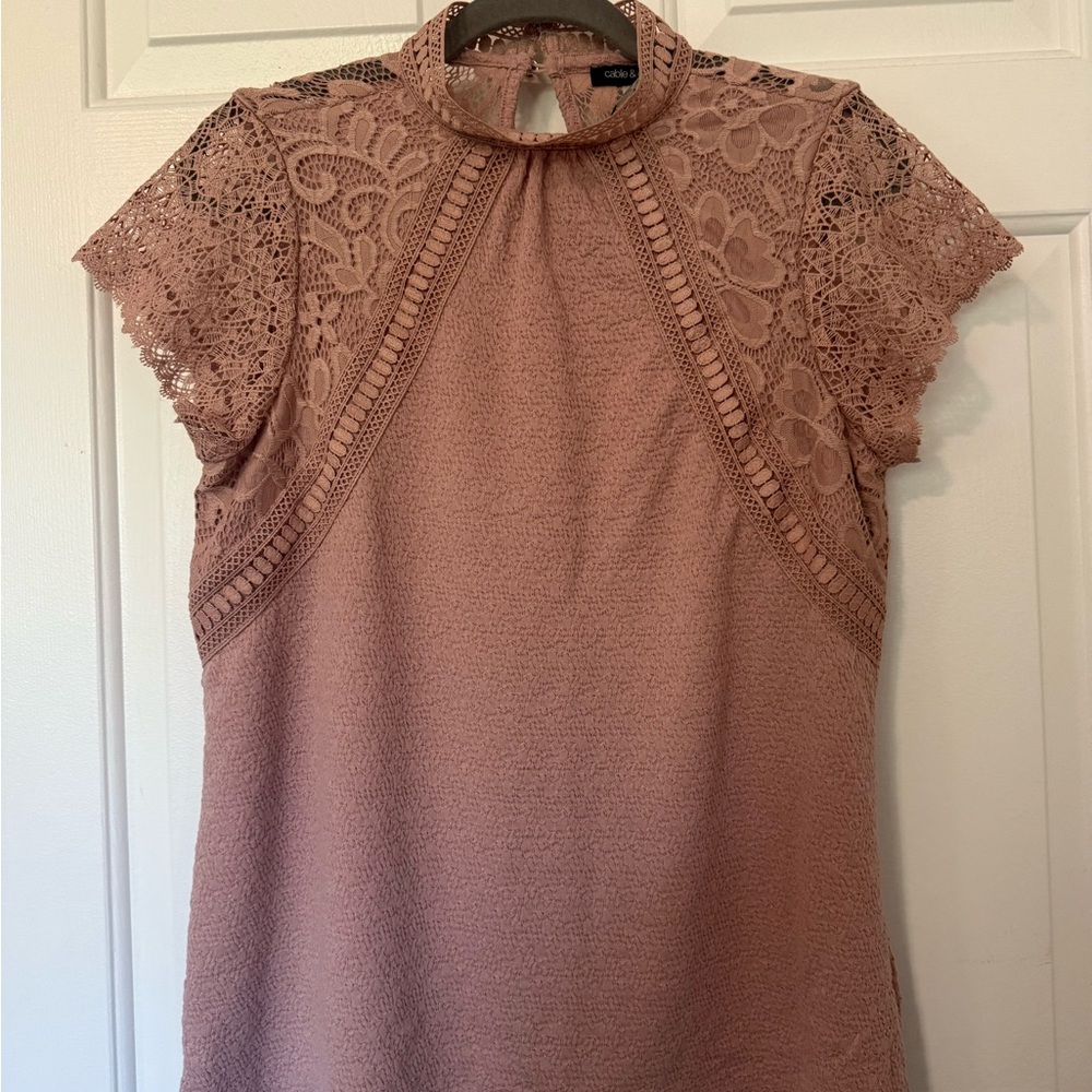 Cable & Gauge Lace Accent Blouse in Mauve